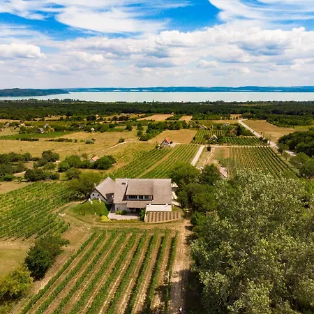 Fuerjes Udvarhaz Guest house 3*